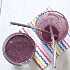 2 small glass cups with toddler smoothie inside.