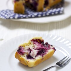 Easy toddler berry yogurt cake.