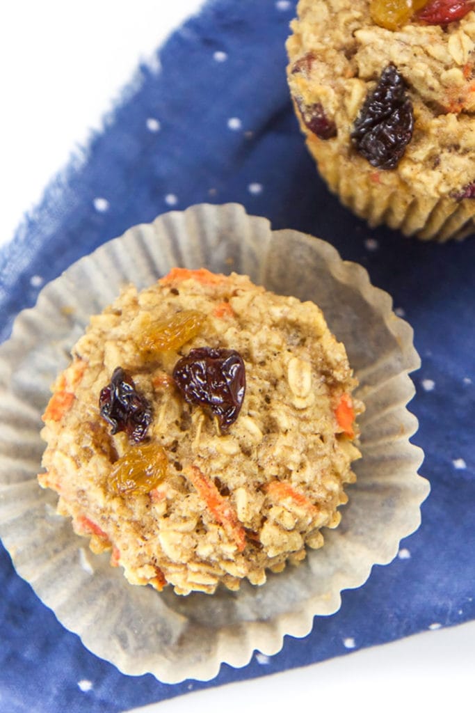 Oatmeal cup with carrots and raisins.