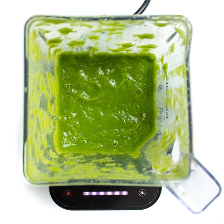 Pureed green beans in a blender for baby.
