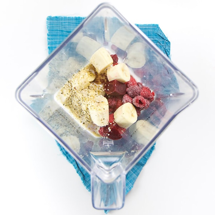 blender full of healthy ingredients for toddler smoothie
