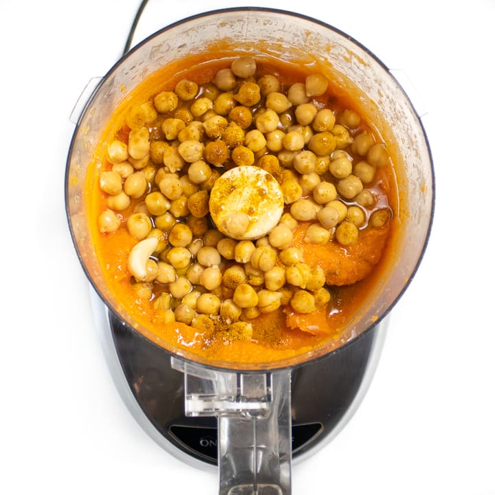 Blender full of healthy ingredients for a hummus for toddler.