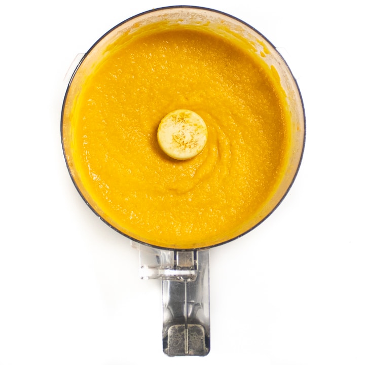 Blended veggie loaded hummus for toddler and kids.