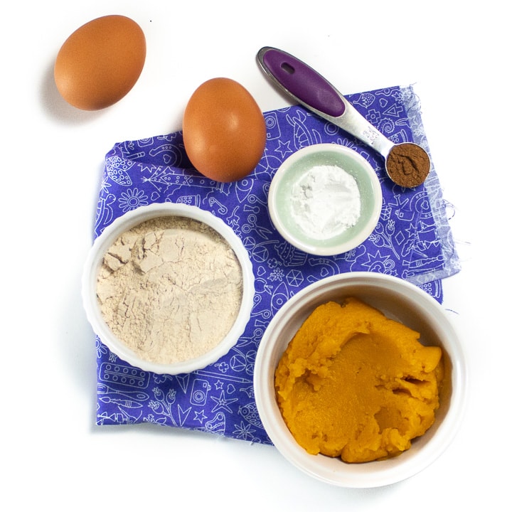 Ingredients for these pumpkin pancakes.