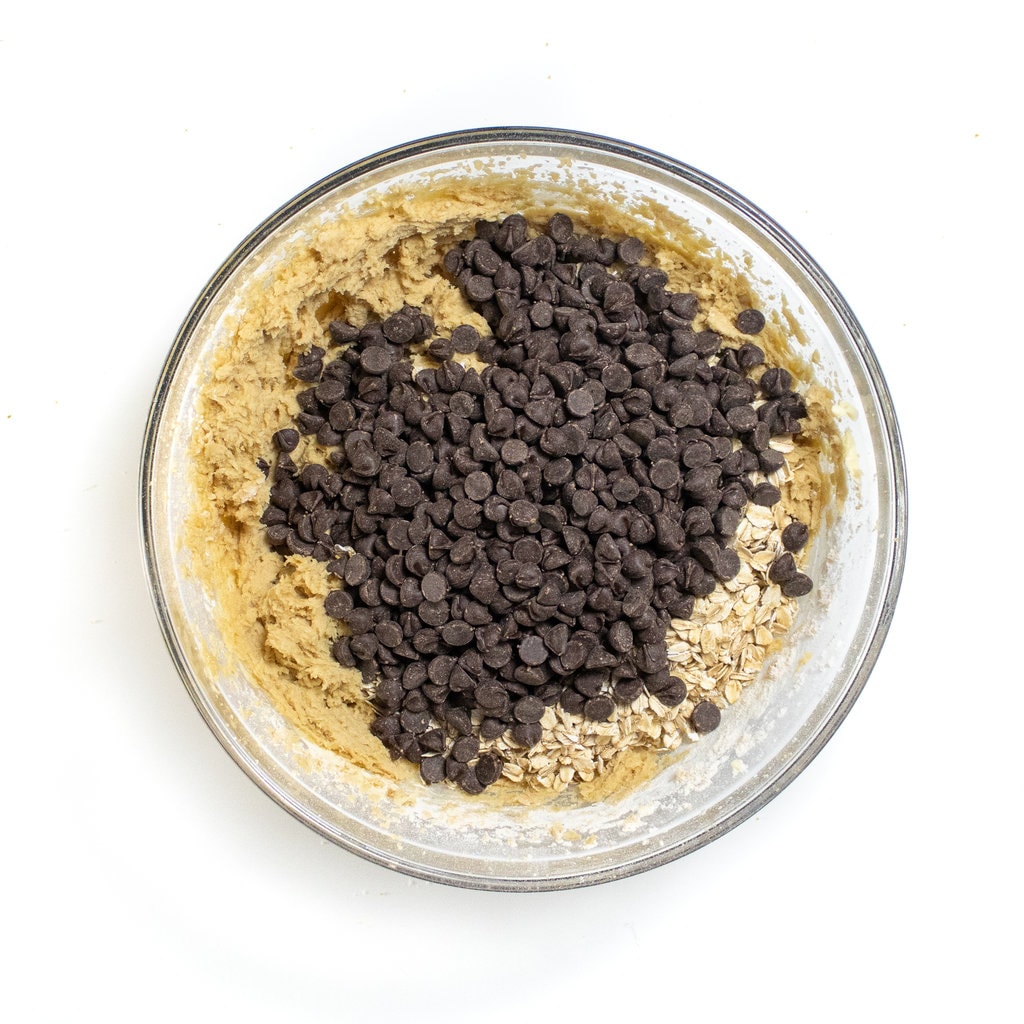 It makes a bowl with whipped butter with mixed and dry ingredients with chocolate chips on top.